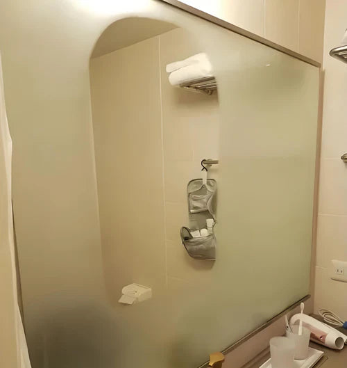 Fogging phenomenon on bathroom glass caused by temperature and humidity differences