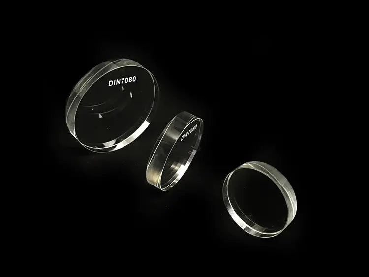 Tempered borosilicate glass meeting DIN 7080 standard